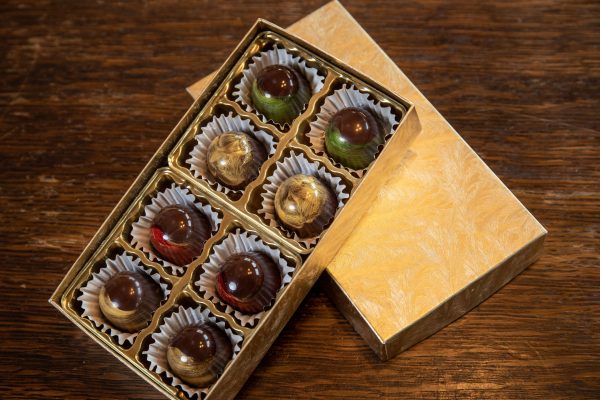 Box of 8 Bonbons Assortment (Gold)